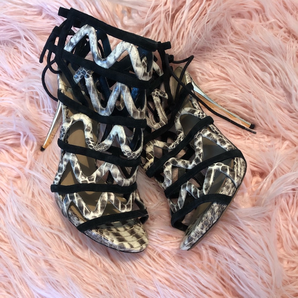 Very class 4in heel sandals